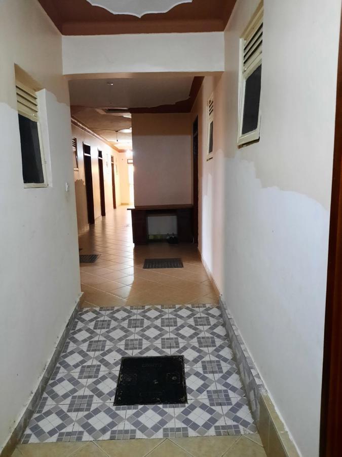 Airport Side Hotel Entebbe Exterior photo